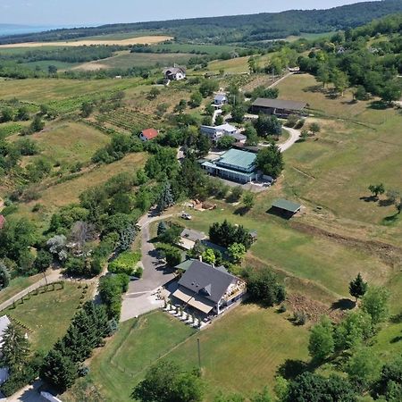 Borkúti Panzió és Apartman Balatonszárszó Exterior foto